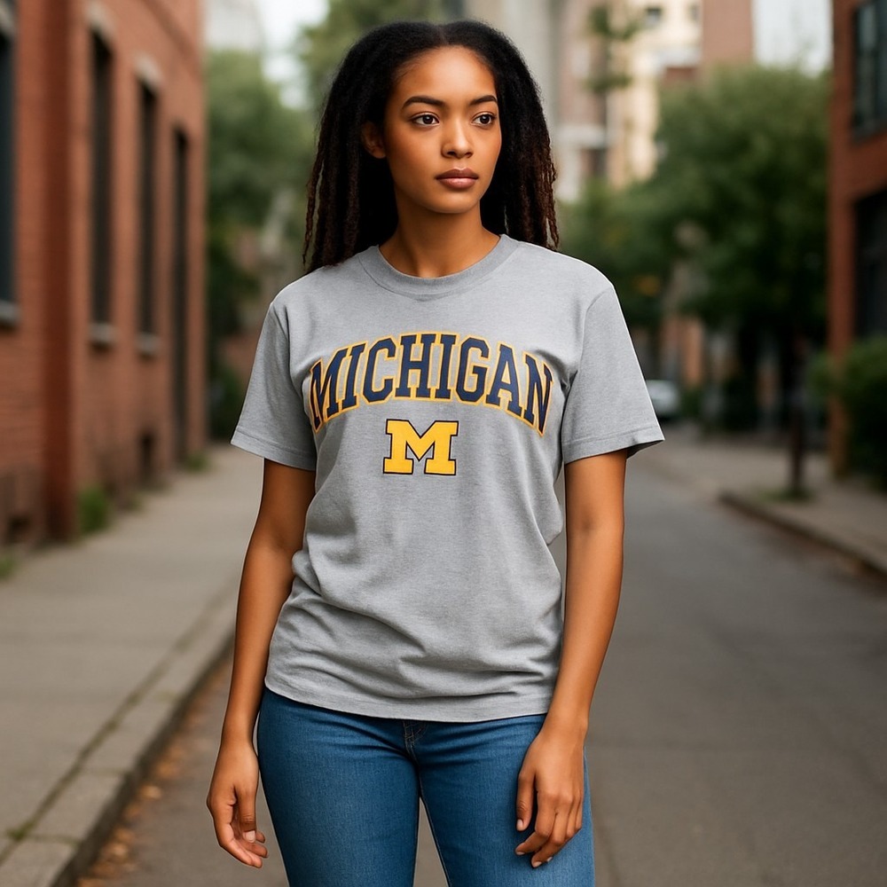 Michigan‎ Wolverines Hanes Gray Crew Neck Short Sleeve T Shirt - Petite Small